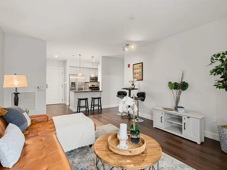 1501 Commonwealth Ave #304 — Photo 9