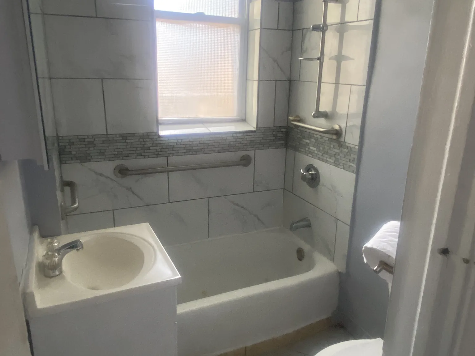 2 bed, $1,300 — Photo 4