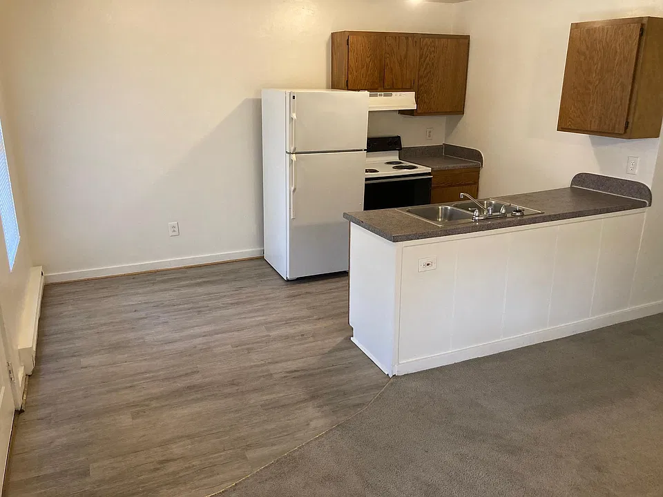 Kitchen and dining area.