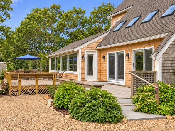 62 Schoolhouse Rd, Edgartown, MA 02539