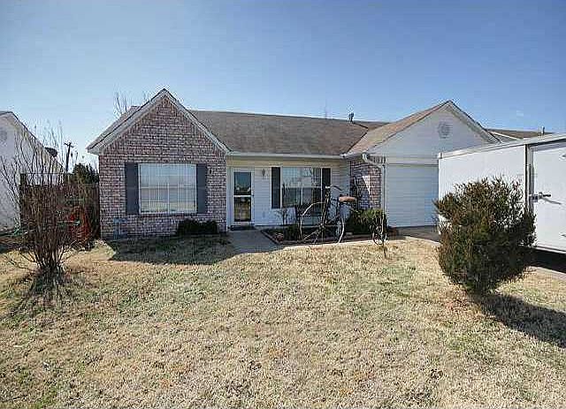 1st image of 665 Oxford Ln