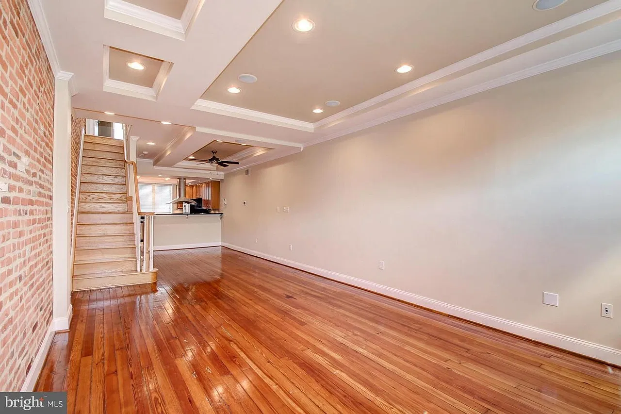 3 bed, 2100 sqft, $2,700 — Photo 3