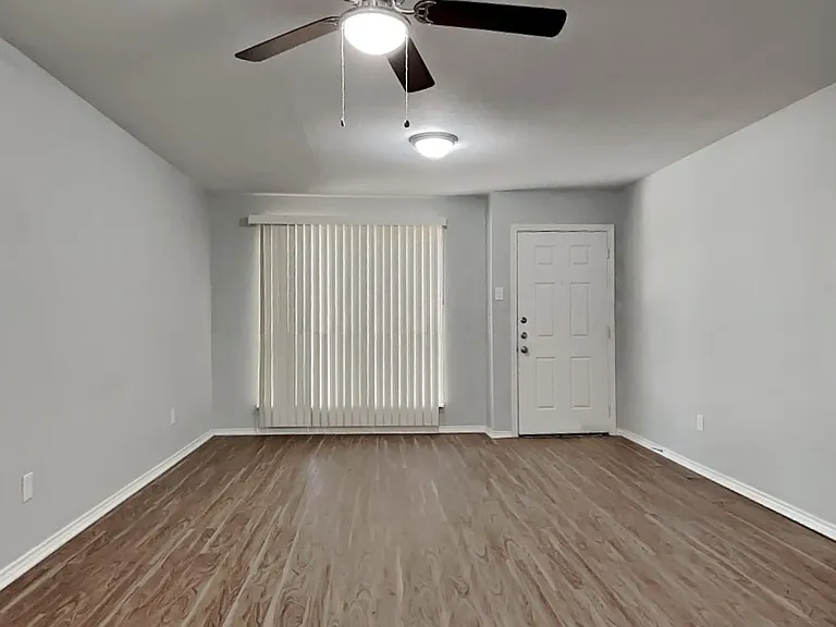 4349 Chestnut Dr — Photo 4