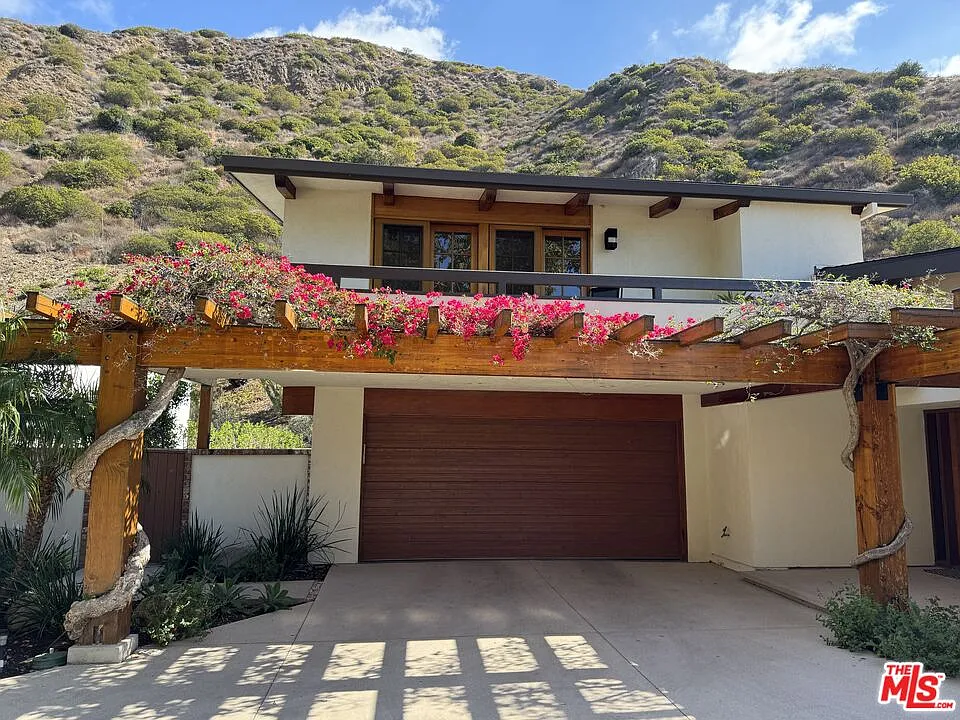 5 bed, 4.0 bath, 2824 sqft, $11,000 — Photo 3