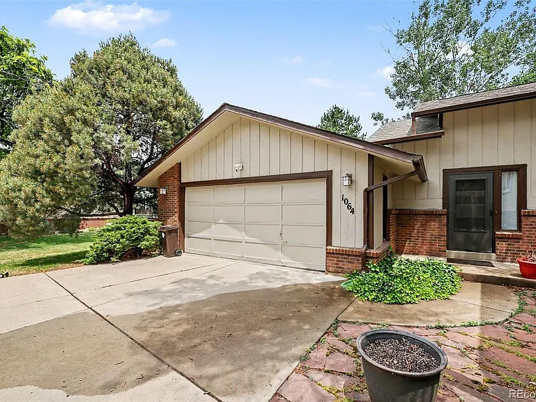 1064 Fairway Ct #3 — Photo 2