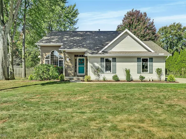 36765 Garretts Cove Dr, Eastlake, OH 44095