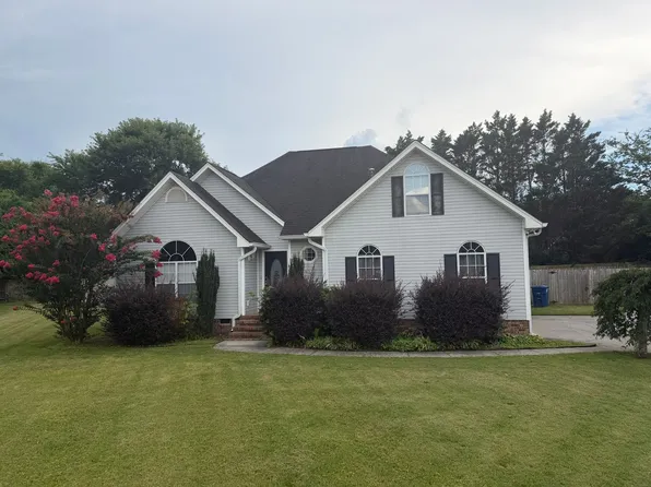 8900 Fox Glen Dr, Ooltewah, TN 37363