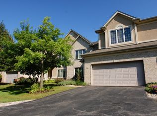 41 Beaconsfield Ct, Lincolnshire, IL 60069