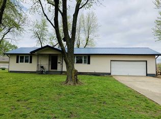 204 S Walnut St, Carterville, MO 64835