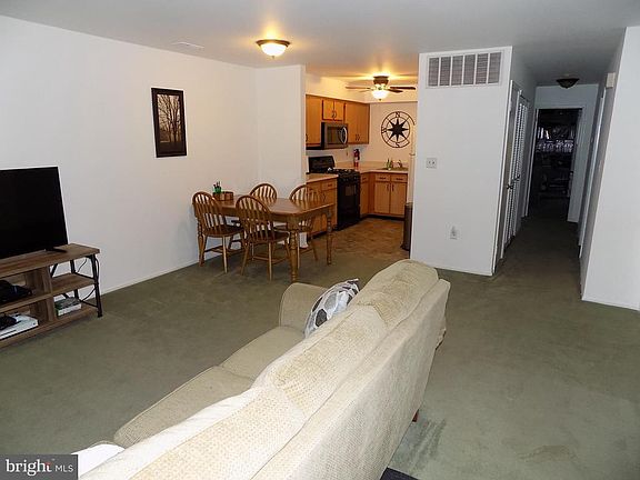 2nd image of 811 Lindsley Ct