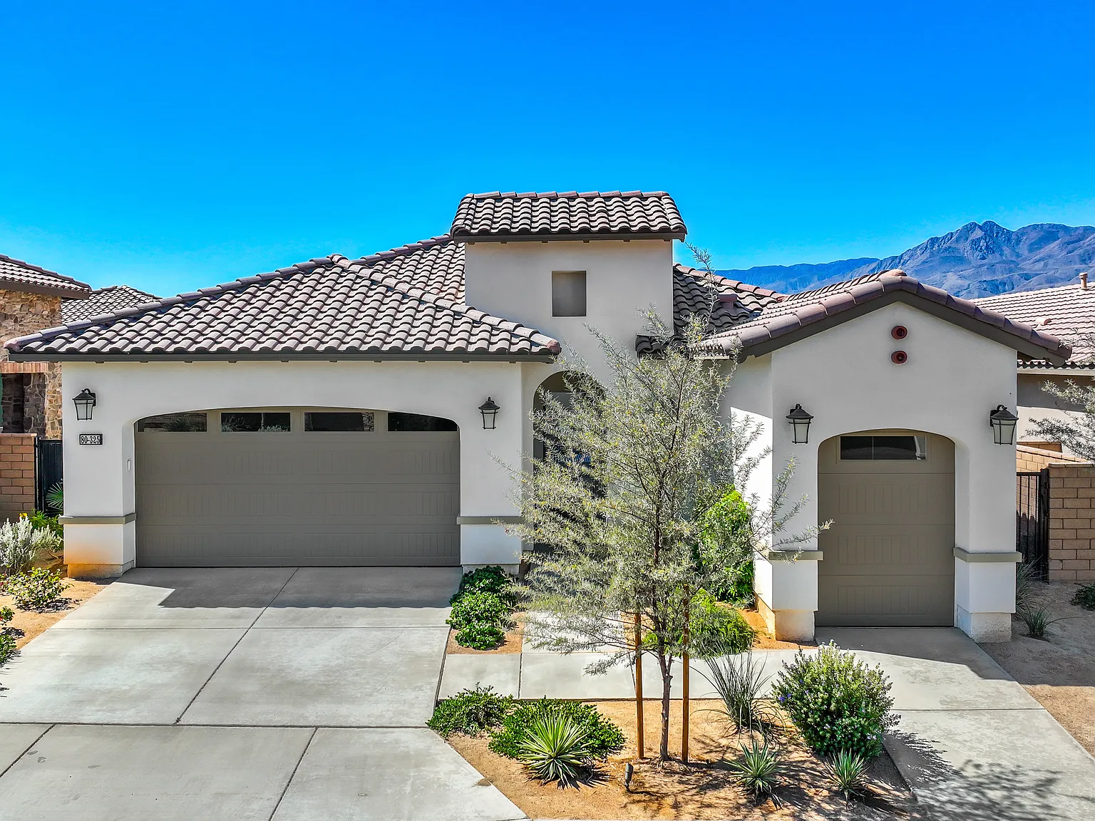 3 bed, 3.5 bath, 2260 sqft, $8,500 — Photo 2