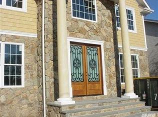 109 Hampton Way, Merrick, NY 11566