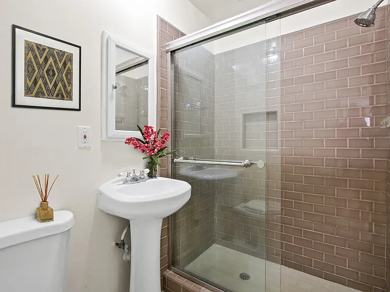 113 N Gale Dr — Photo 24