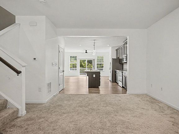 5th image of 528 Turquoise Ln