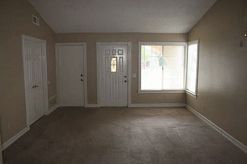 5th image of 935 Ivy St