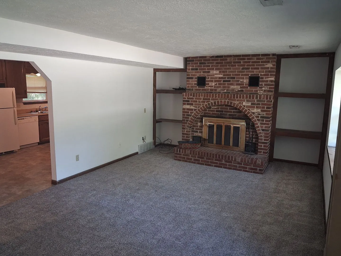 2 Bedroom Slab Home for Rent — Photo 3