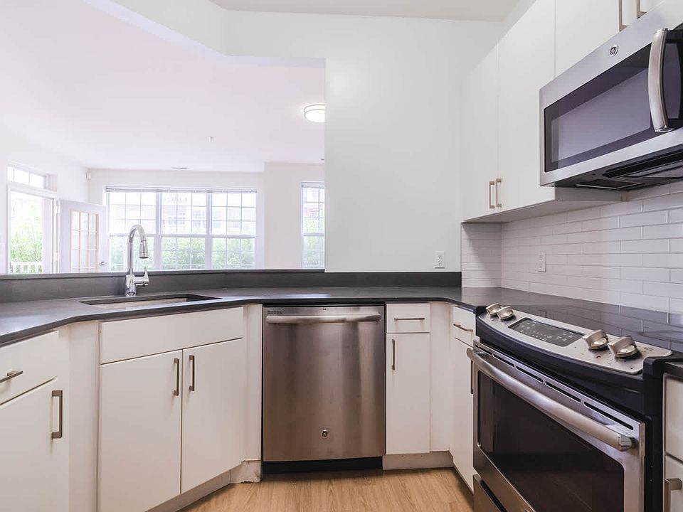 The Landings at Port Imperial Apartment Rentals West New York, NJ