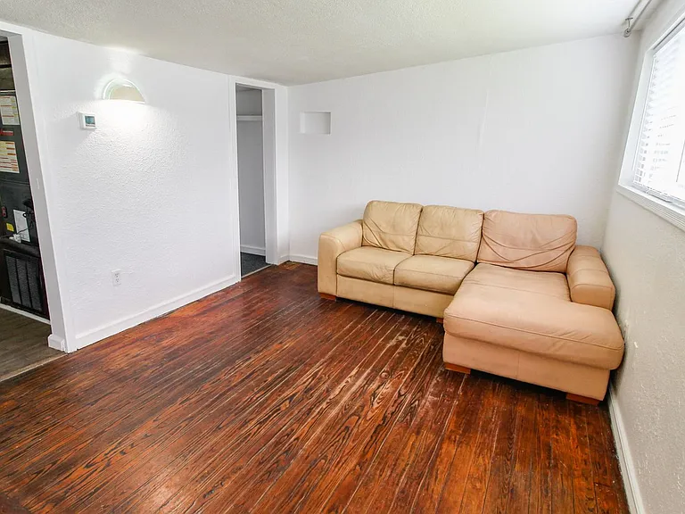 1709 Cloverlawn Ave — Photo 5