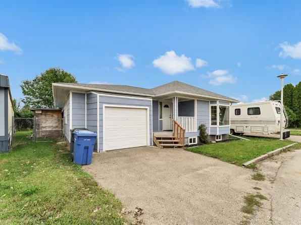 352 W Cornell Cres SW, Medicine Hat, AB T1A 7Z3