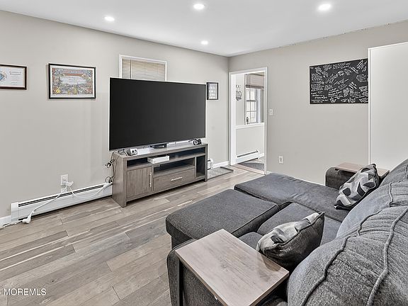 5th image of 137 Maple Avenue
