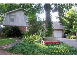 300 Silver Oaks Ln, River Ridge, LA 70123