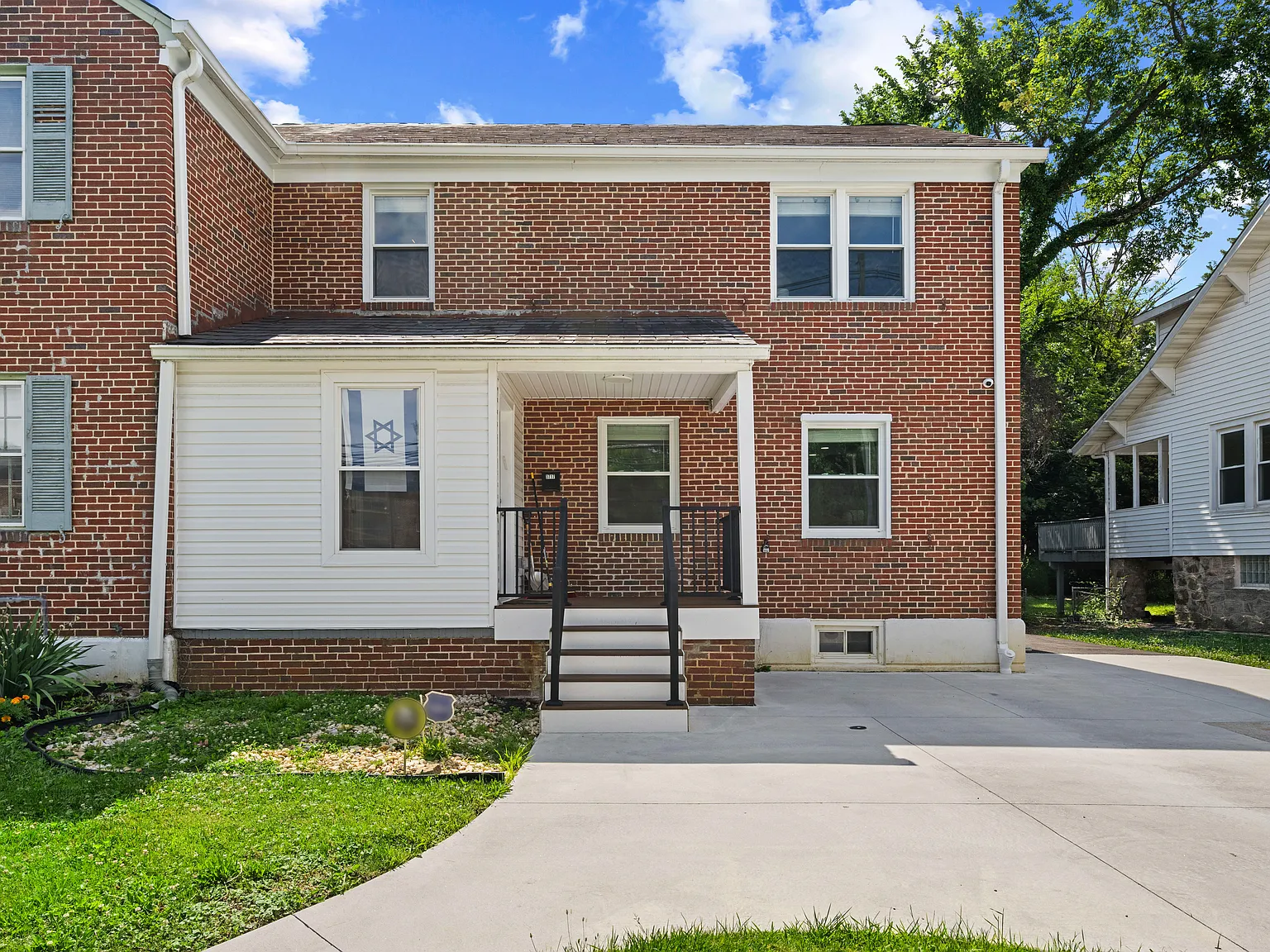 3 bed, 3.5 bath, 2400 sqft, $3,250 — Photo 2