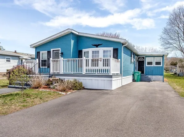 3 King Arthur's Ct, Attleboro, MA 02703