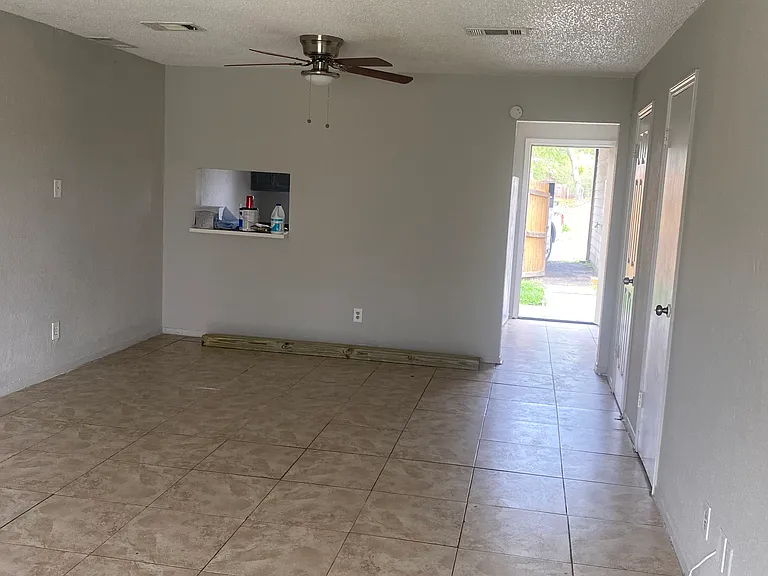 3402 Lantern Ln — Photo 8
