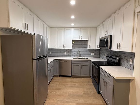 5th image of 1020 S Sherbourne Dr APT 201