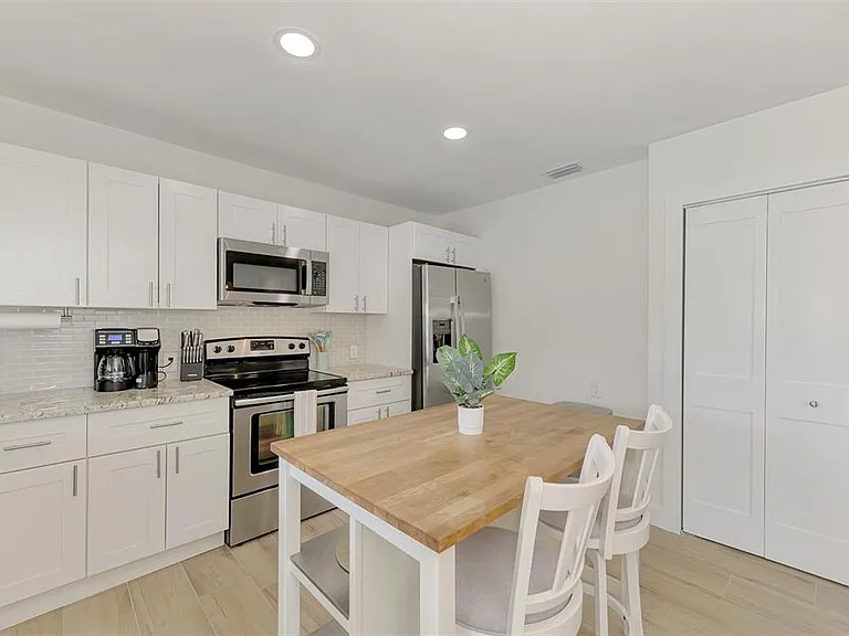 1731 Redwood St — Photo 16