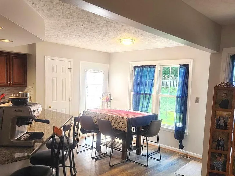 4317 Amelia Dr — Photo 5