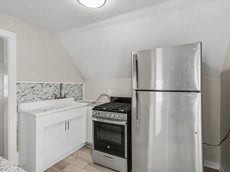 936 W Kalamazoo Ave — Photo 9
