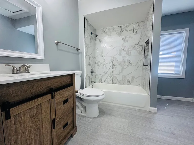 3237 Seymour Ave — Photo 20