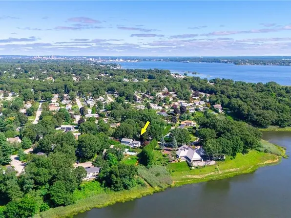 35 Cedar Bay Dr, Warwick, RI 02888