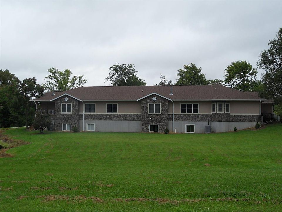 1st image of 410 Villas Pkwy