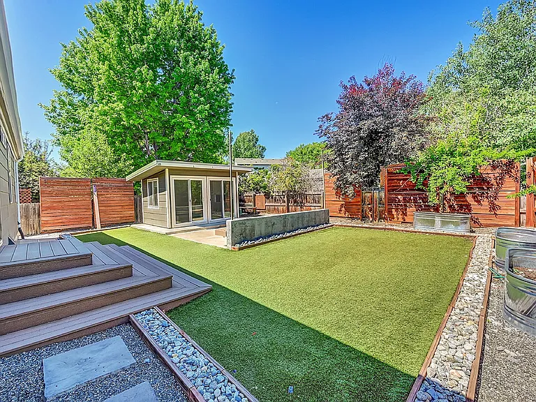1560 Bain Dr — Photo 30