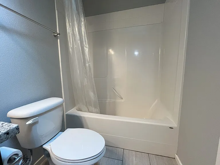Charming SE Bungalow 3 Bed 2 Bathroom with Washer & Dryer — Photo 20