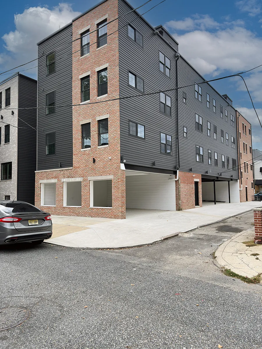 Photo 2 of 30 - 2809 S Warnock St #3 - Philadelphia, PA Building Photo - 2809 S Warnock St #3