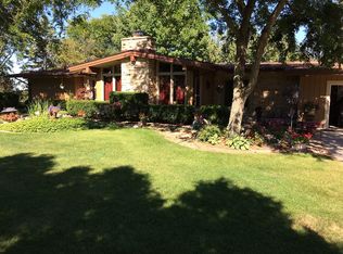 10902 N Hedgewood Ln, Mequon, WI 53092