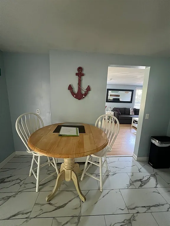 2 bed, 1.0 bath, 1000 sqft, $2,450 — Photo 3