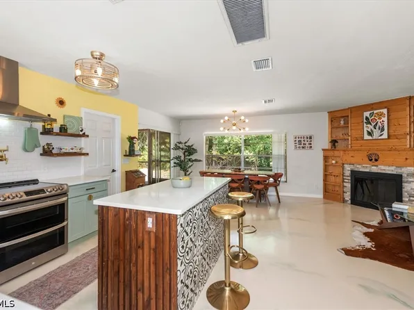 2431 N Westwood Dr, North Fort Myers, FL 33917