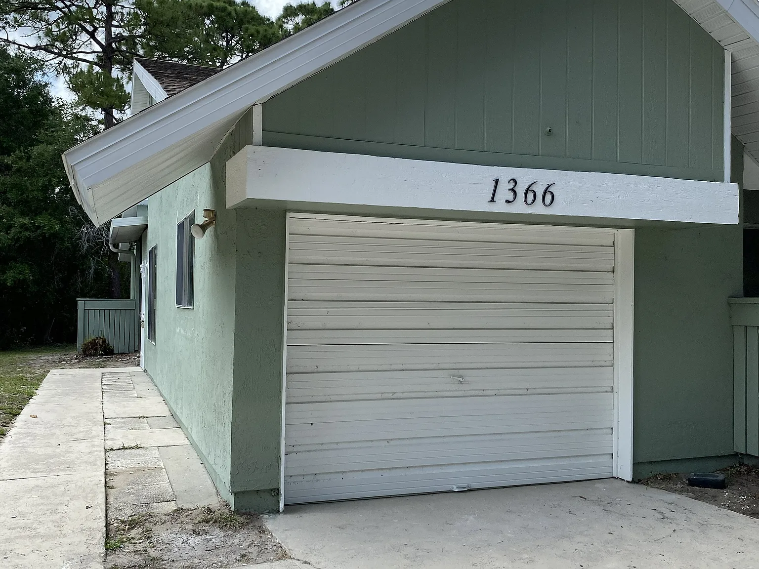 2 bed, 1024 sqft, $1,825 — Photo 1