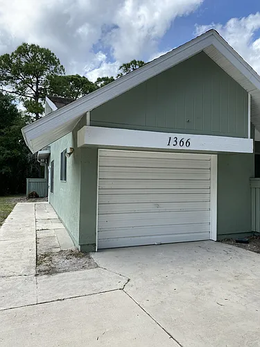 1366 SE Rivergreen Cir Photo 1