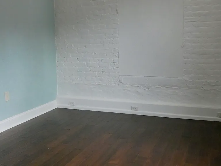 2418 E Franklin St #114 — Photo 11
