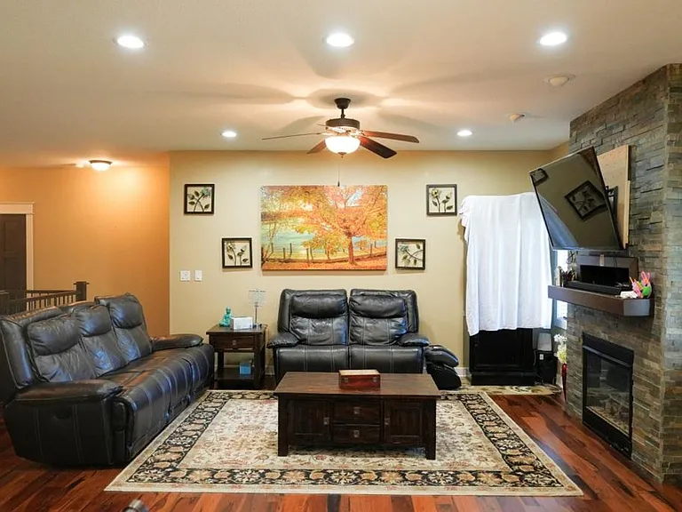 14820 Horton Ave — Photo 10