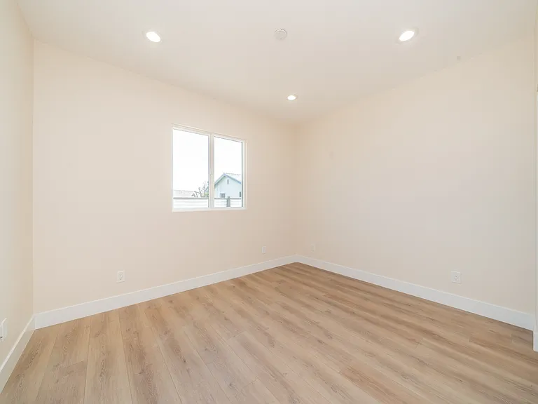 11186 Vernon Ave #B — Photo 12