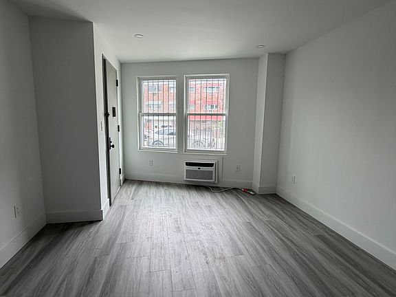 4th image of 3528 Tiemann Ave #1