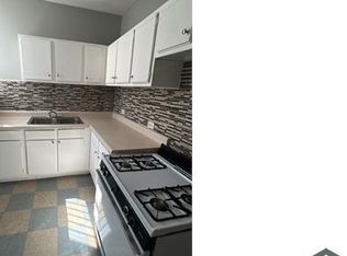 833 E 46th St APT 322, Chicago, IL 60653
