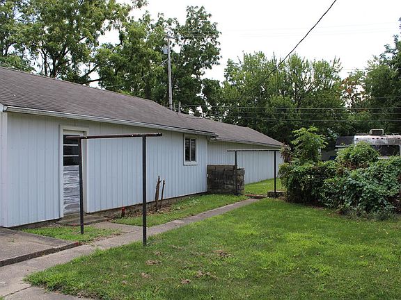 4th image of 521 Harding Way E