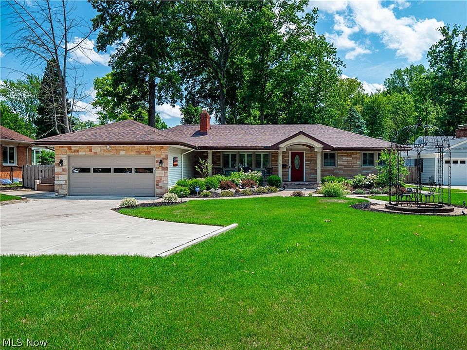 1st image of 21345 Hilliard Blvd